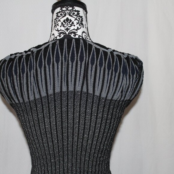 SALE Max Studio Black / Silver Geometric Design V-neck Smocked Dress S SMALL EUC - Picture 11 of 16
